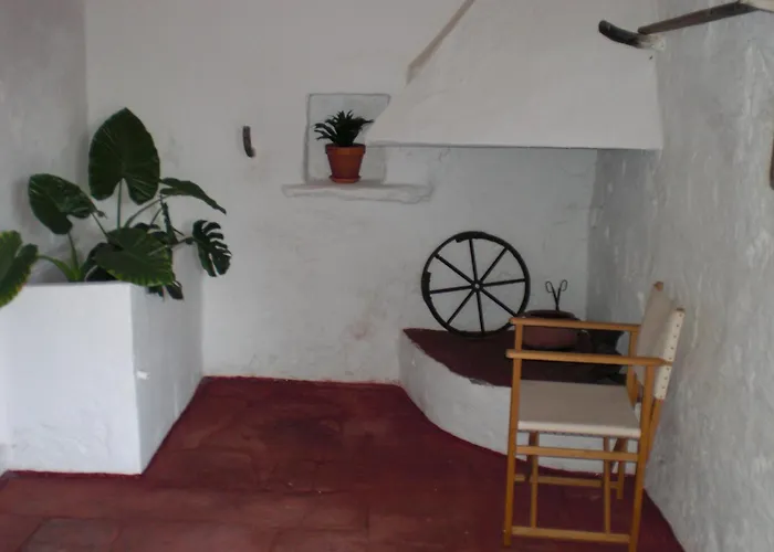 בית כפרי Binisaid Nou *